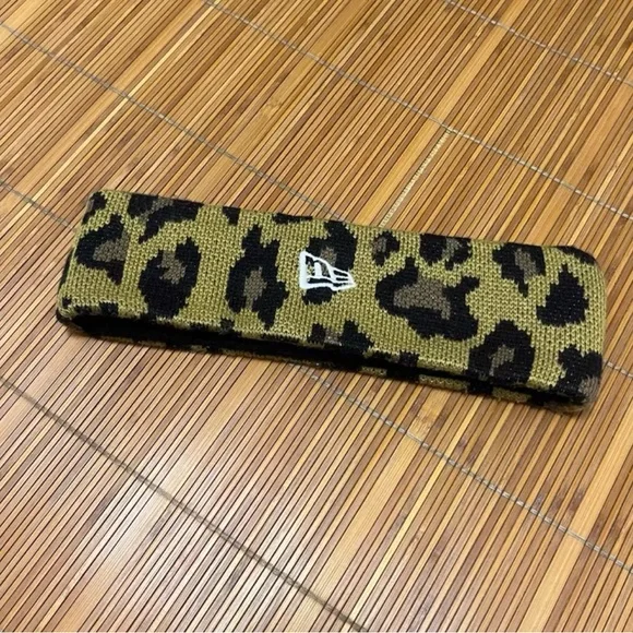 Supreme Leopard Print Headband in Black and Gold display picture 2